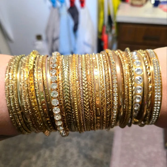 70 Gold Tone Bangle Braclet Lot - Picture 2 of 3